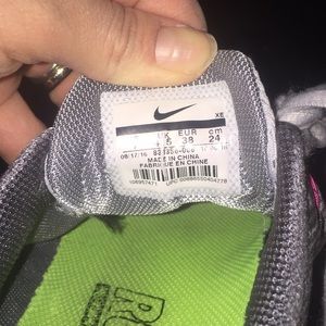 Woman’s Nike sneakers size 7